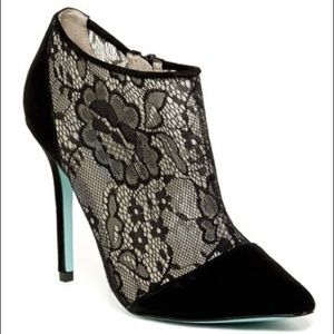 NWOB Betsey Johnson Classy Heels